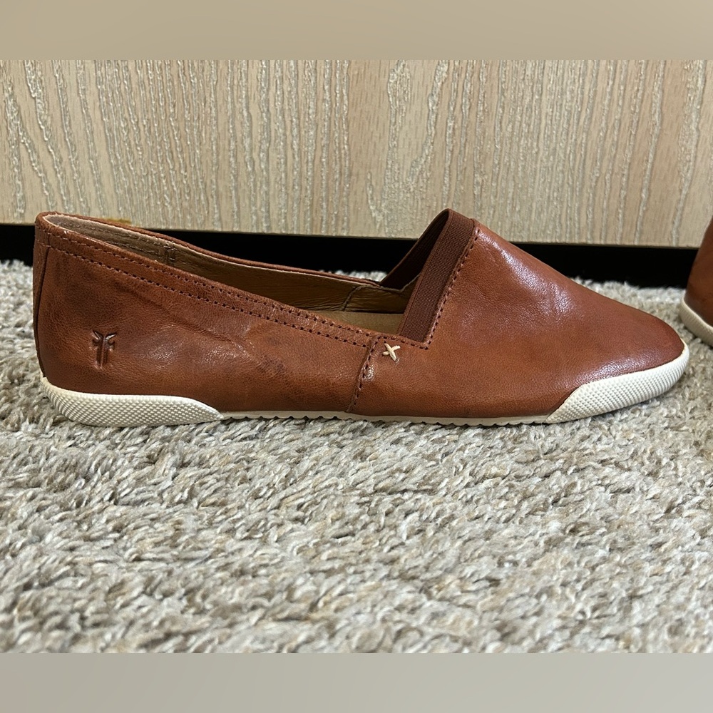Frye Melanie Women Slip-on Shoes Cognac Antique Soft Vintage Leather Loafers 8 - Picture 2 of 12